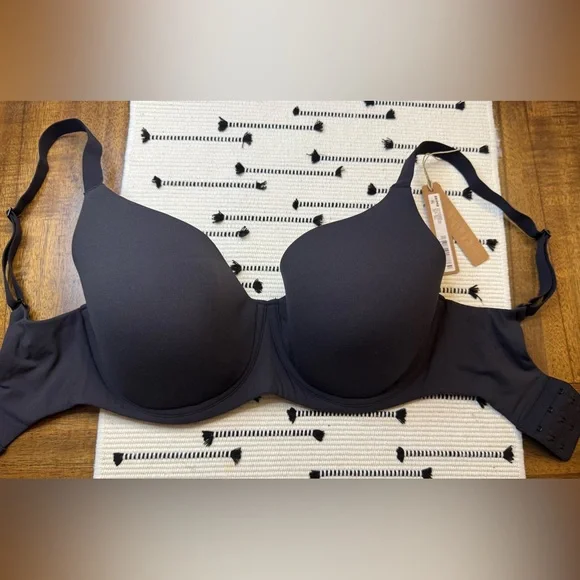 SKIMS Fits Everybody Full Coverge Bra in Onyx - Picture 1 of 3